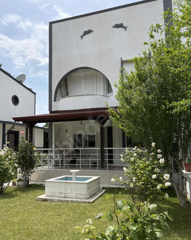 Burhaniye İmko Sitesi’nde Havuzlu 3+1 Satılık Villa